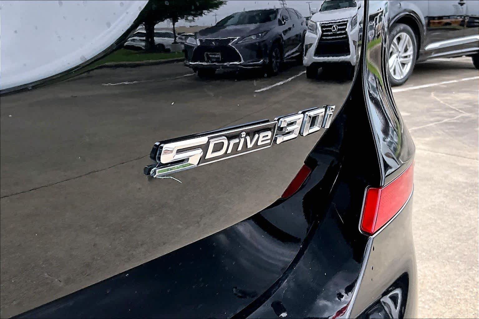 Used 2020 Jet Black BMW sDrive30i image 9