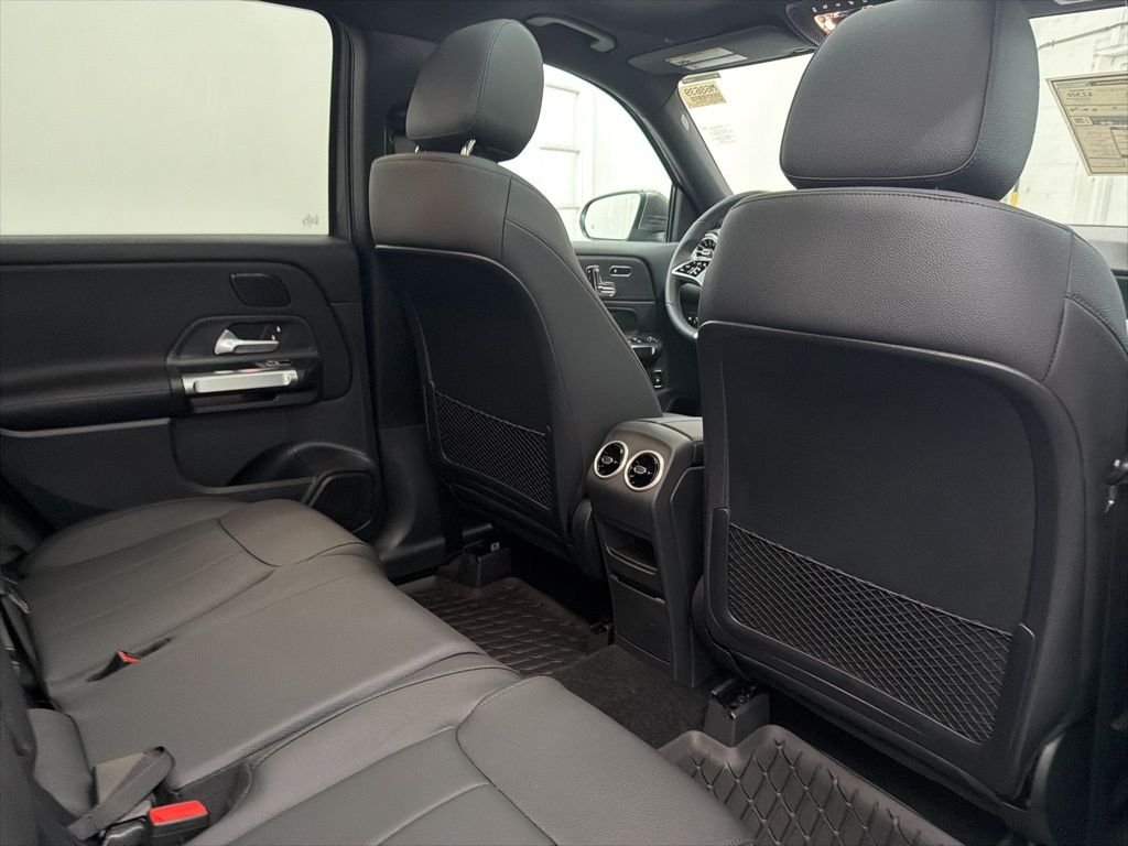 Used 2026  Mercedes-Benz GLB 250 image 25