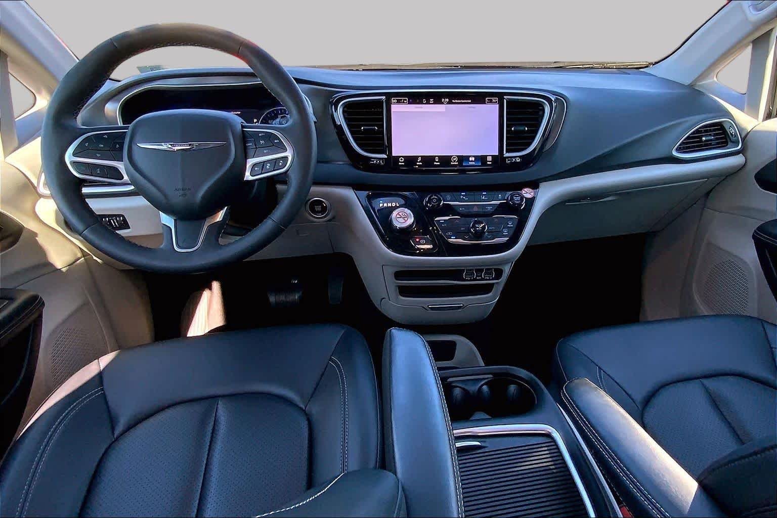 Used 2024 Diamond Black Crystal Pearlcoat Chrysler Touring L image 16