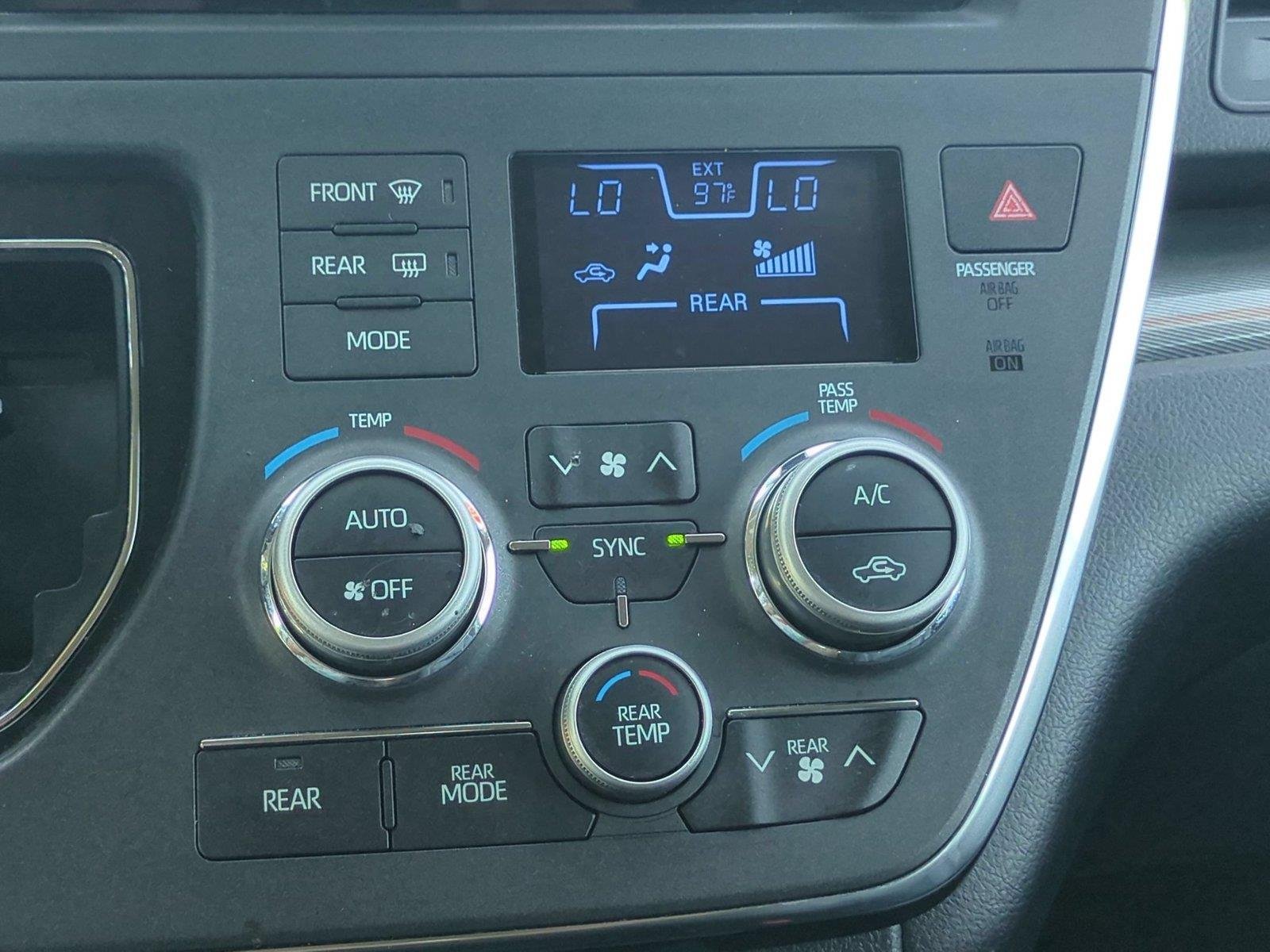 Used 2018  Toyota SE image 27