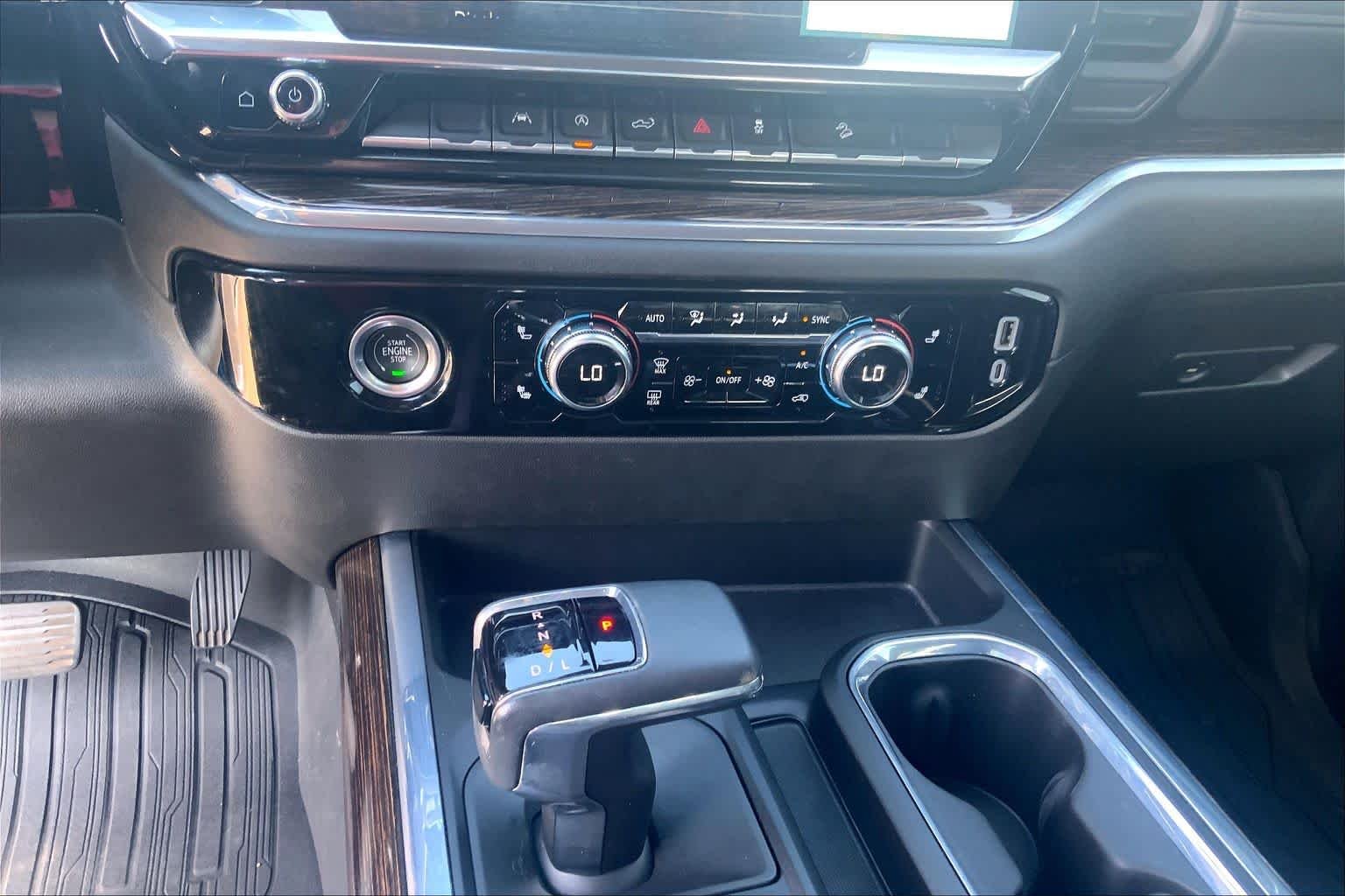 Used 2024 Dynamic Blue Metallic GMC Elevation image 31