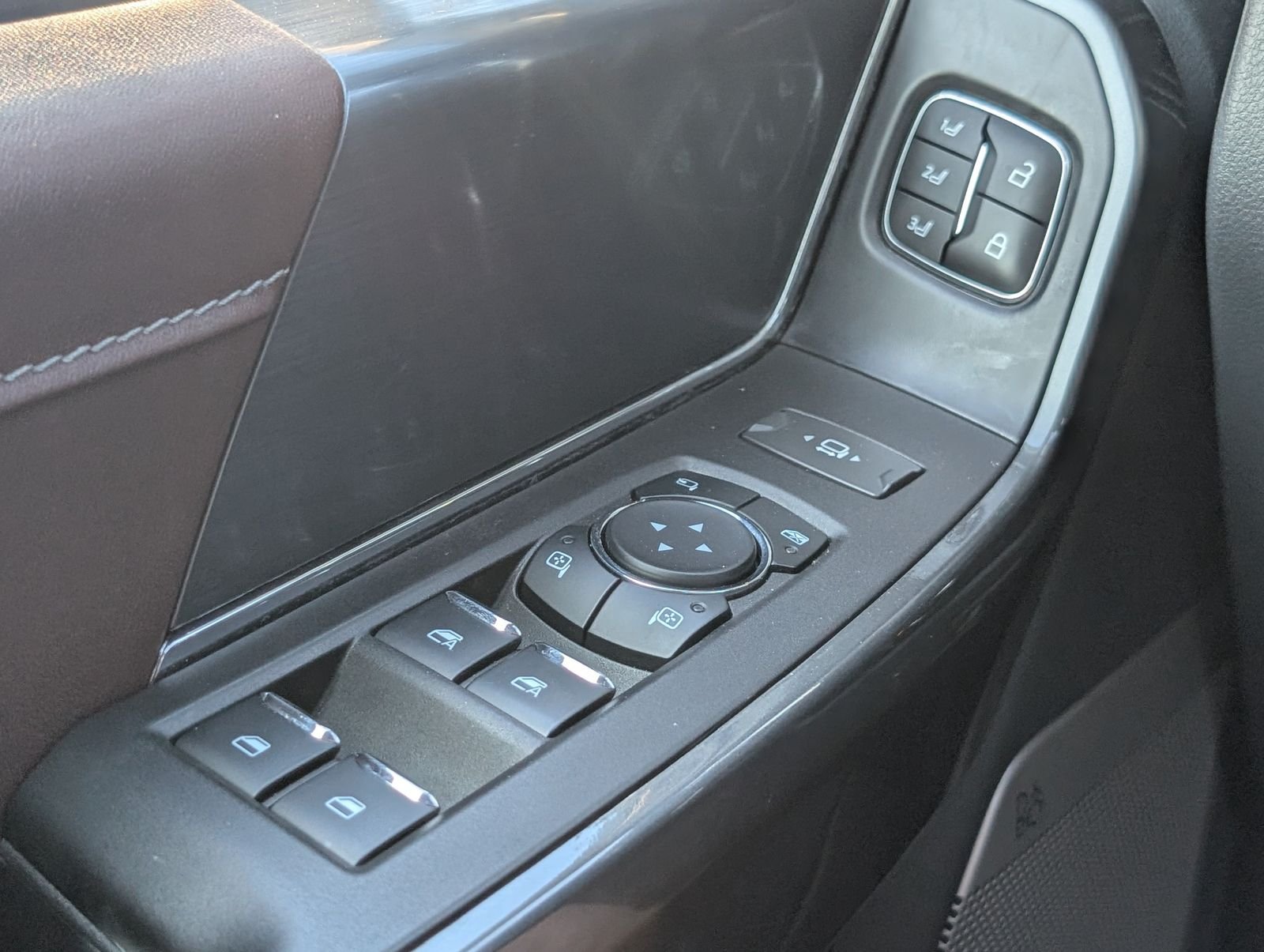 Used 2023 Oxford White Ford Lariat image 26