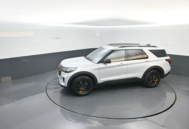 New 2026 White Ford Tremor image 25