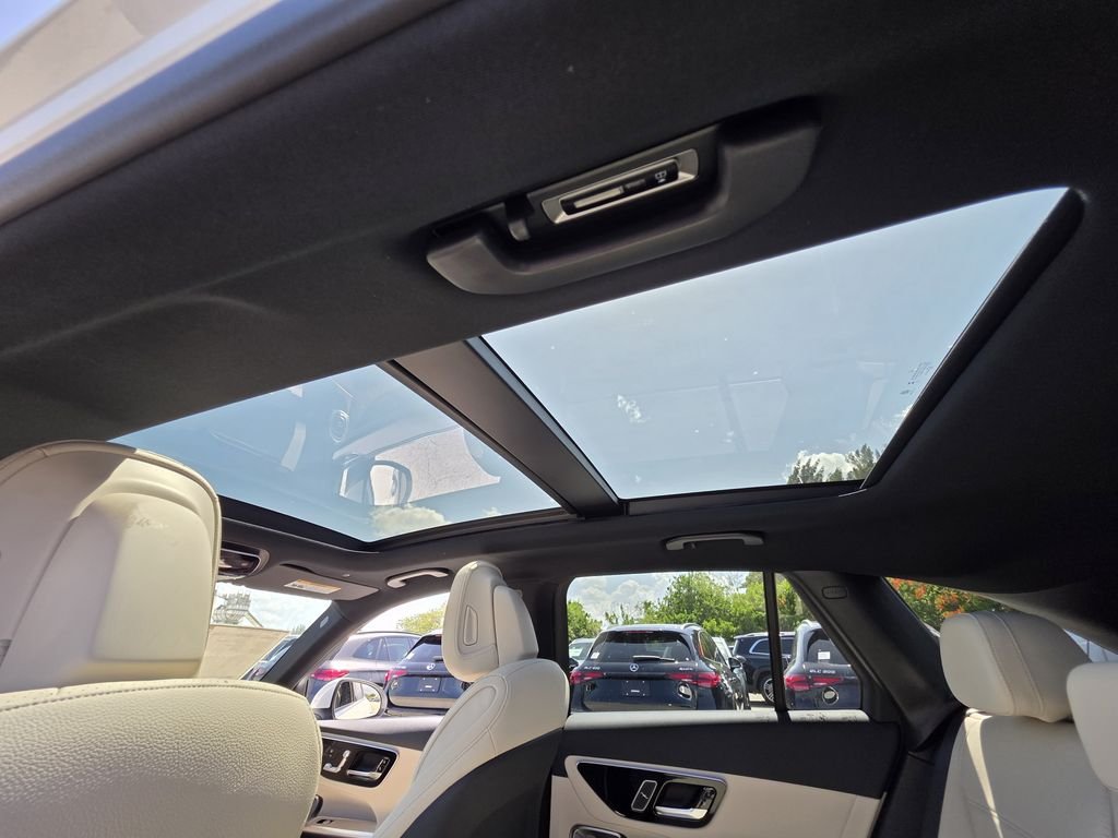 New 2026 Polar White Mercedes-Benz GLC 300 image 13
