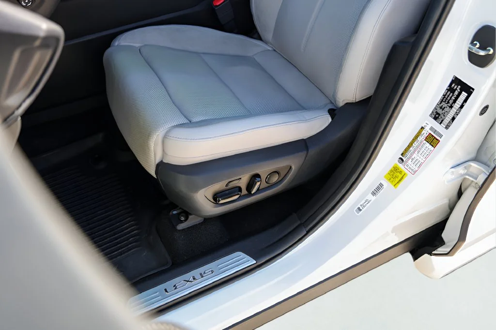 Used 2024 White Lexus 350 Luxury image 10