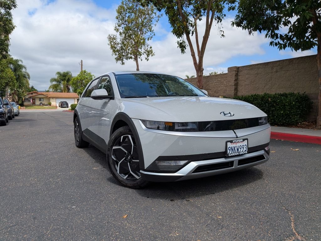 Used 2024 Gray Hyundai SEL image 1