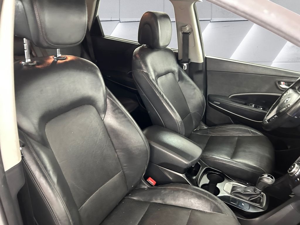 Used 2019 White Hyundai SE image 14