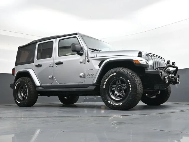 Used 2020 Silver Jeep Unlimited Sahara image 32