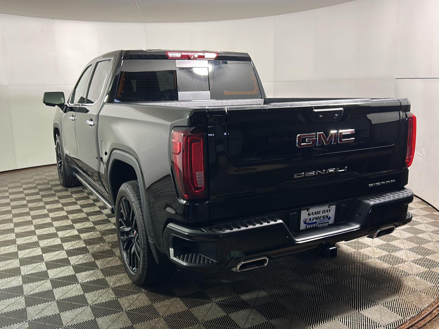 Used 2025 Onyx Black GMC Denali image 10
