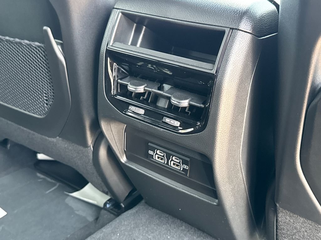 New 2026 Diamond Black Crystal Pearl-Coat Exterior Paint Jeep Laredo image 18