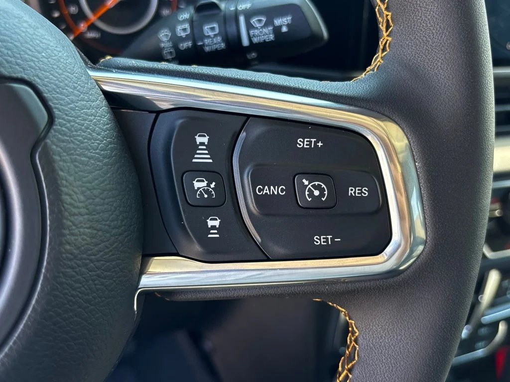 2025 Jeep Wrangler 4-Door Sahara - Photo 18