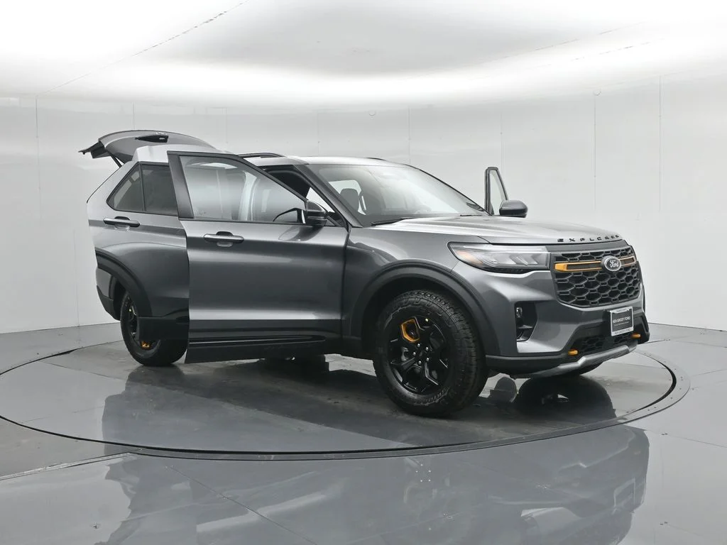 New 2026 Carbonized Gray Metallic Ford Tremor image 39