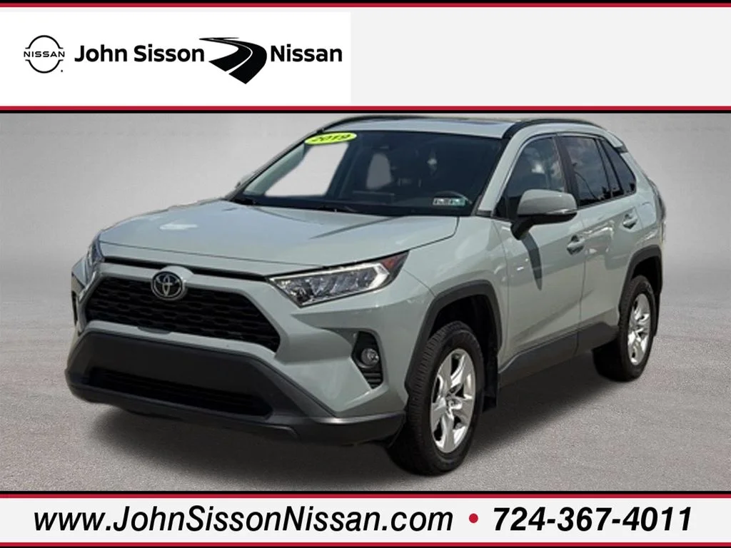 Used 2019 Silver Toyota XLE image 1