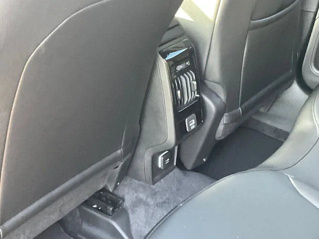 New 2026 Bright White Clearcoat Jeep Latitude image 20