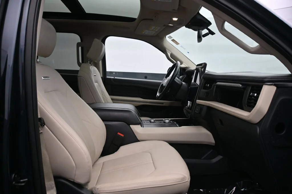 Used 2024  Ford Platinum image 12