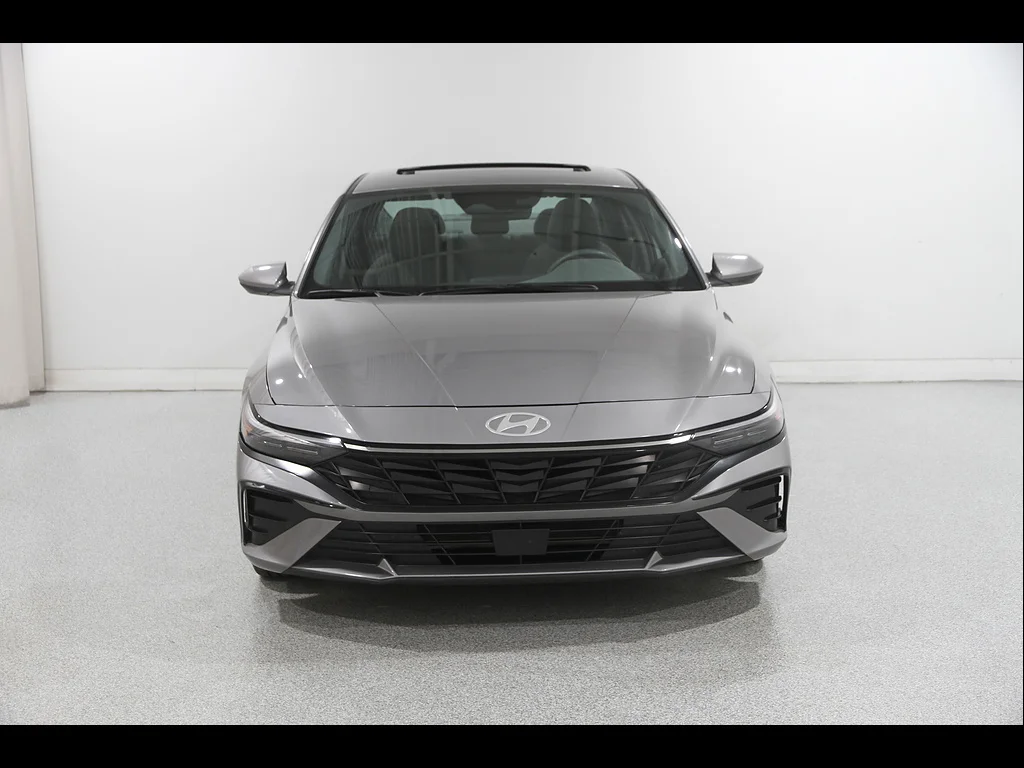 Certified Used 2025 Fluid Metal Metallic Hyundai SEL Convenience image 2