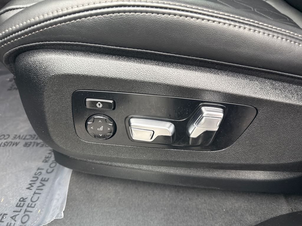 Used 2026 Black BMW xDrive40i image 23