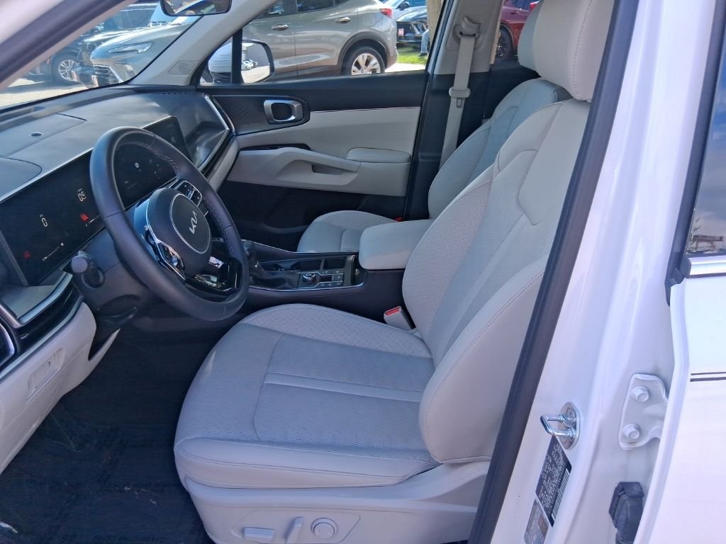 Used 2024 White Kia S image 11