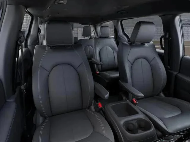 New 2027 Diamond Black Crystal Pearl-Coat Exterior Paint Chrysler Select image 9