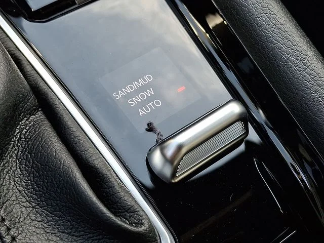New 2026 Black Jeep Latitude image 21