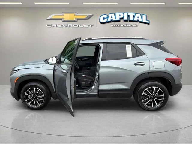 Used 2025 Sterling Gray Metallic Chevrolet LT image 3