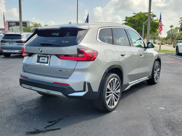 Used 2025 Silver BMW xDrive28i image 4