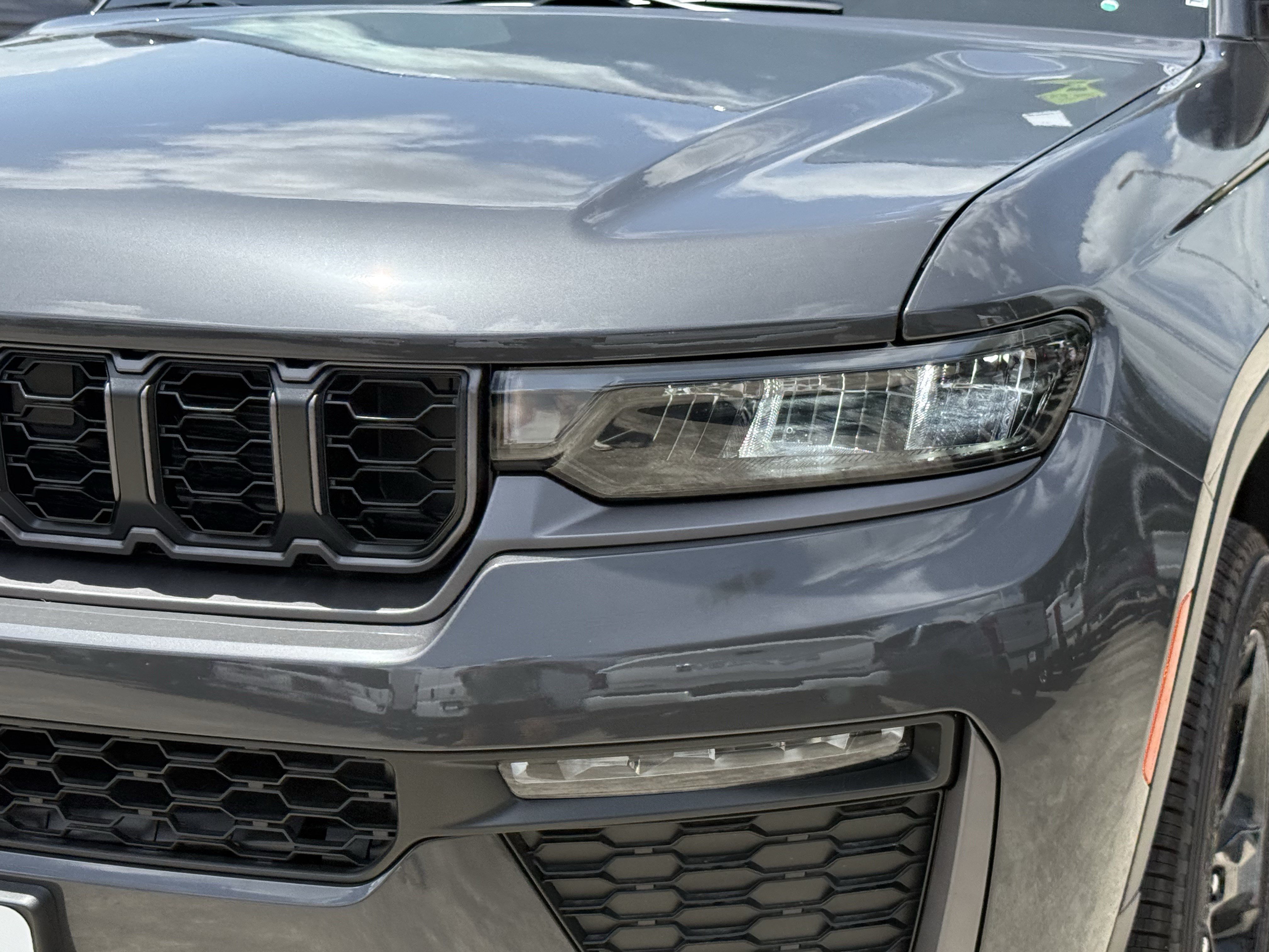 New 2026 Baltic Gray Metallic Clear-Coat Exterior Paint Jeep Limited image 7