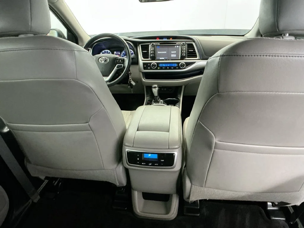 Used 2019 Blizzard Pearl Toyota LE Plus image 28