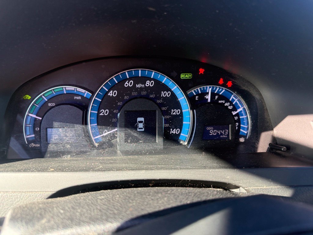 Used 2013 Super White Toyota XLE image 19