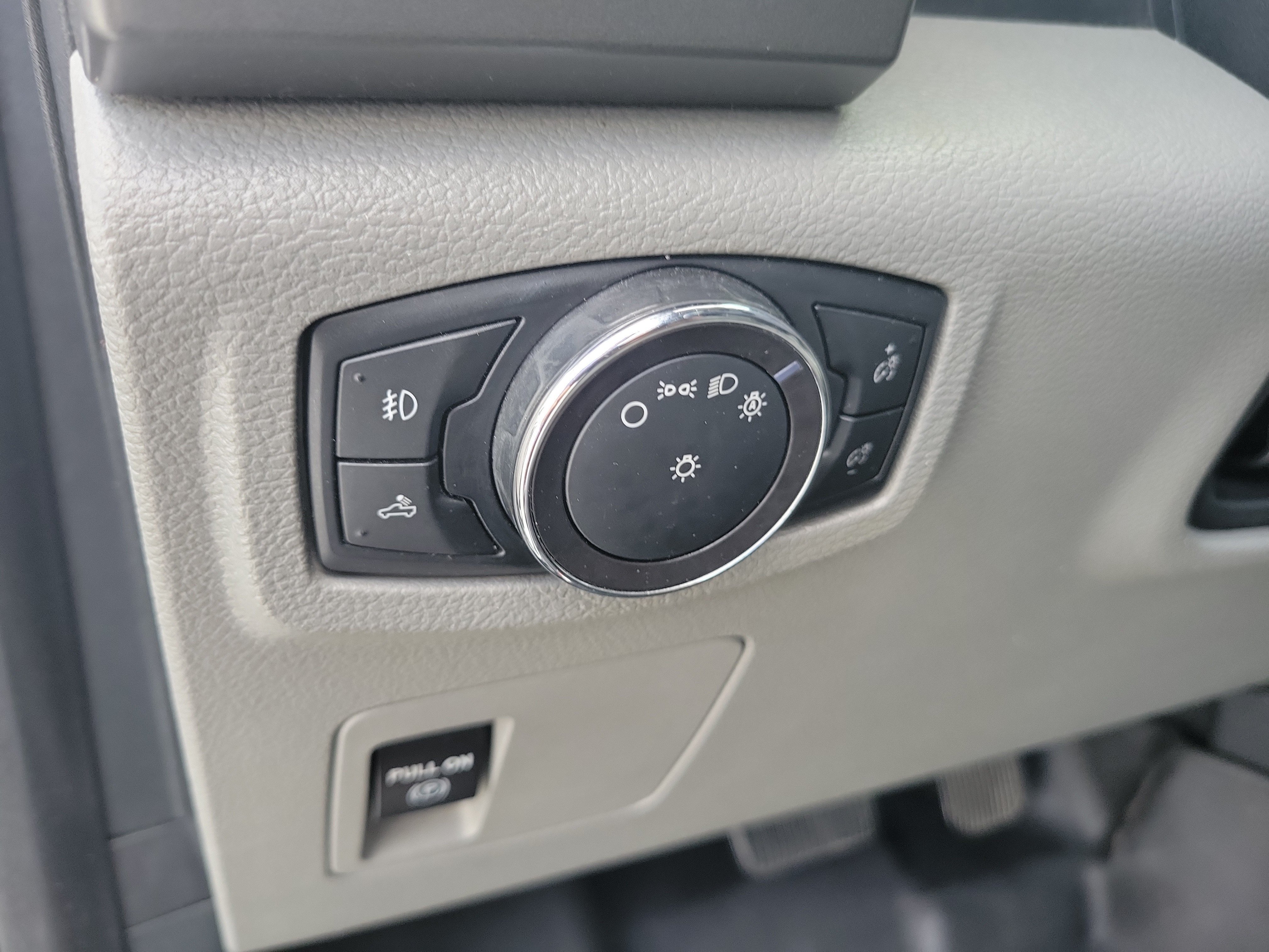 Used 2018 Ingot Silver Ford XLT image 19