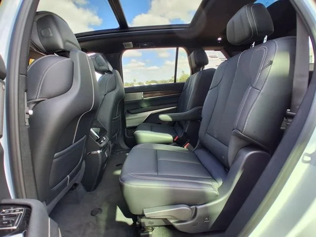 2026 Cadillac VISTIQ Sport - Photo 25