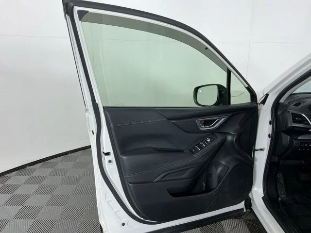 Used 2019 Crystal White Pearl Subaru Limited image 12