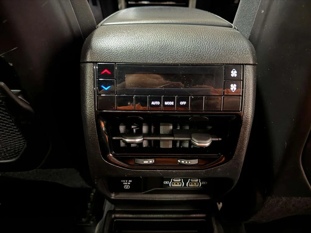 Used 2023 Black Jeep Altitude image 17
