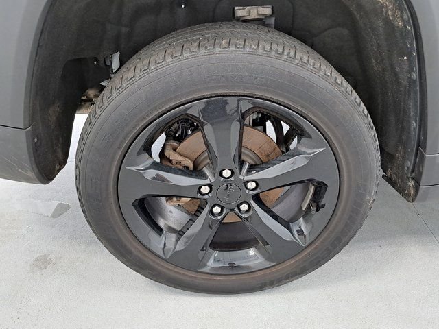 Used 2022 White Jeep Altitude image 34