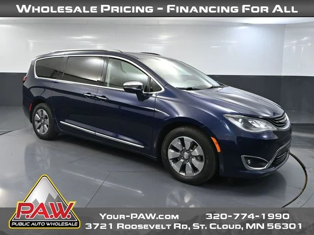2018 Chrysler Pacifica Hybrid Limited's photo