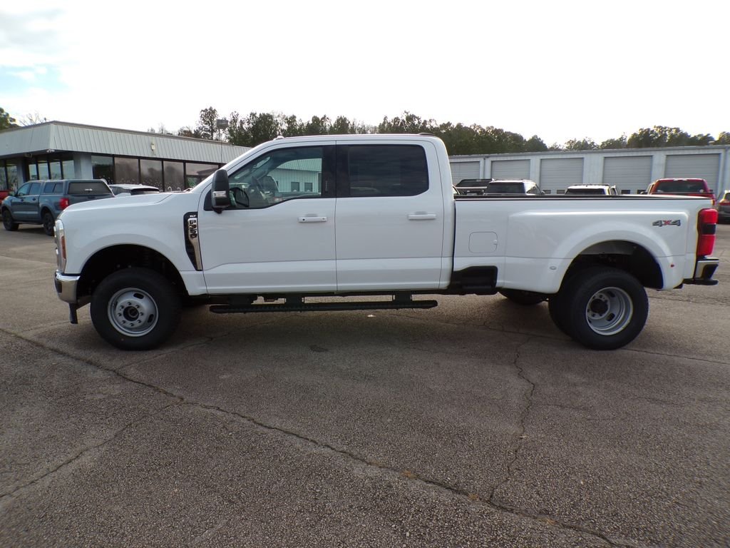 New 2026 Oxford White Ford F-350® XLT image 4