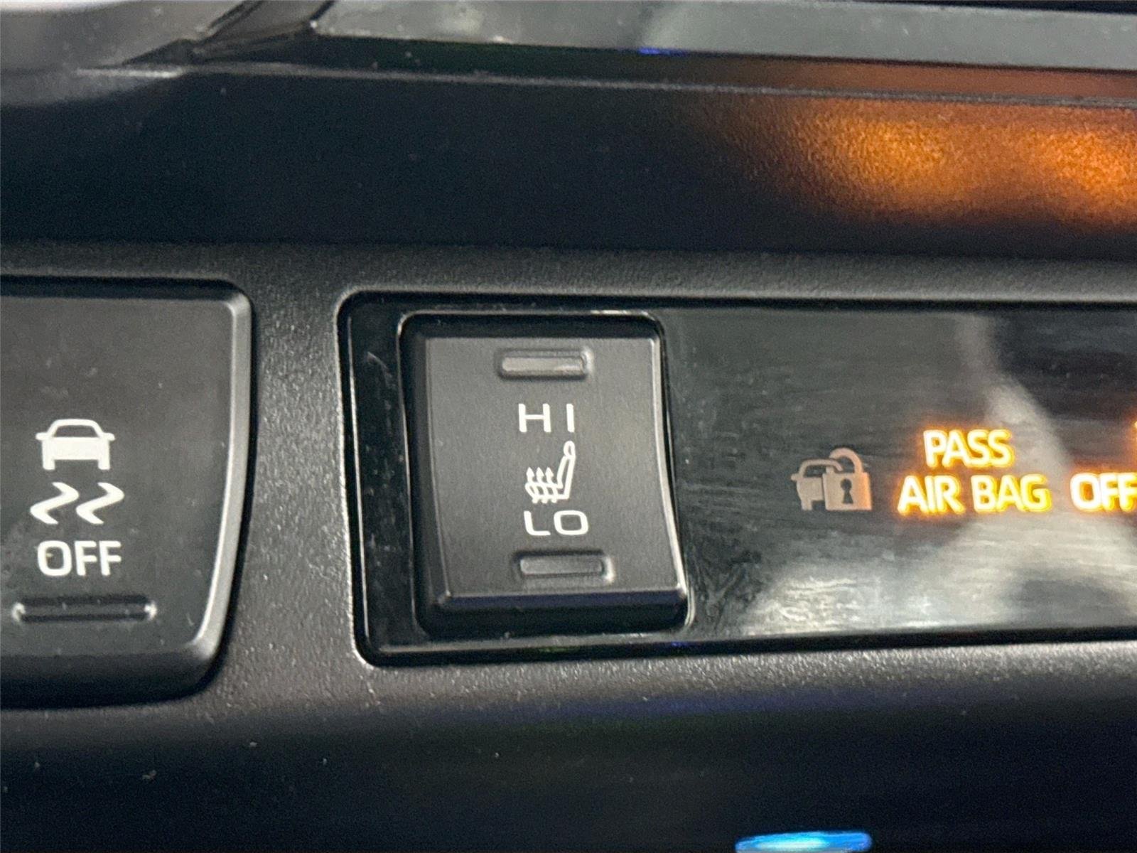 2025 Toyota RAV4 XSE - Photo 8
