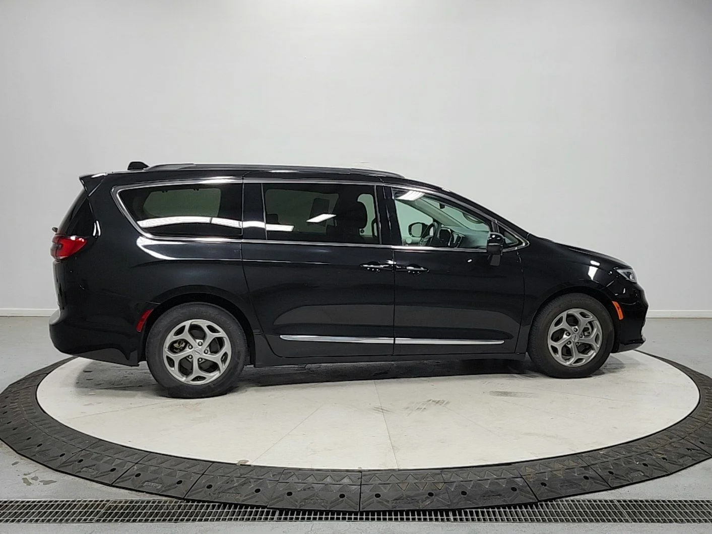Used 2023 Black Chrysler Limited image 8