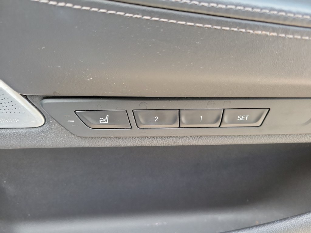 Used 2020 Bemina Gray Amber Effect BMW 750i xDrive image 12