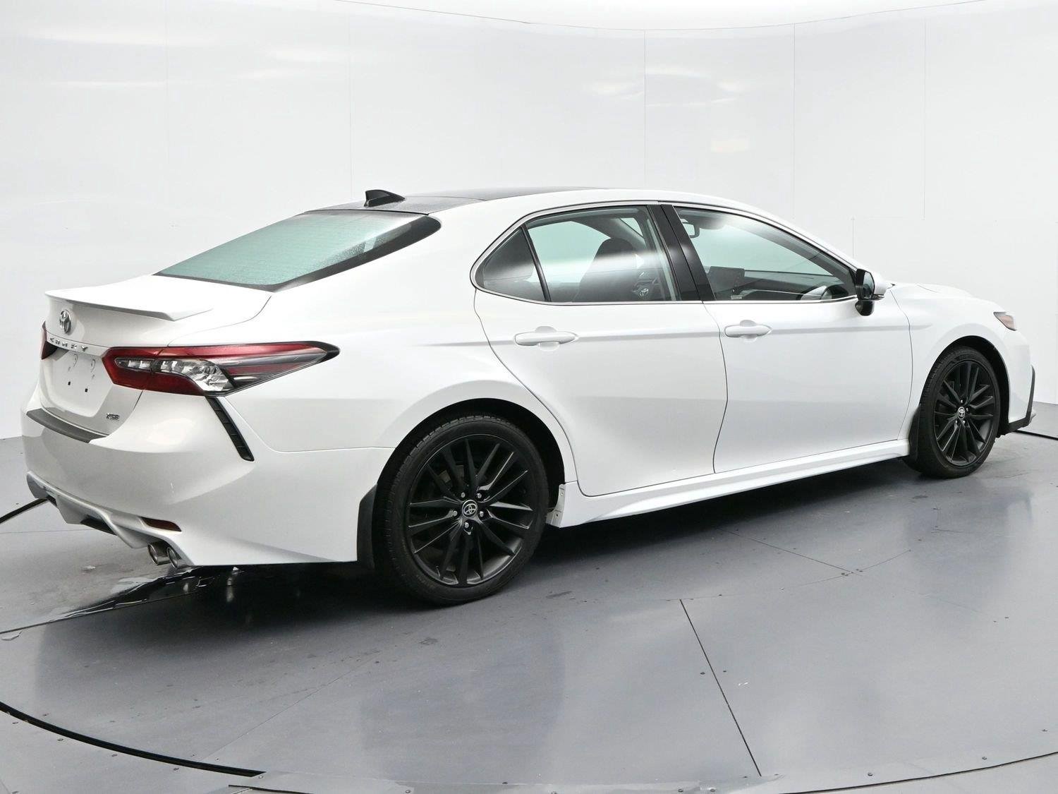 Used 2022 Wind Chill Pearl Toyota XSE image 7
