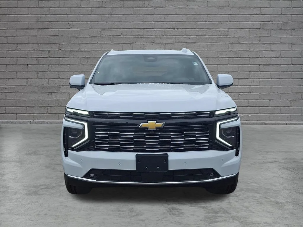 New 2026 Polar White Tricoat Chevrolet High Country image 2