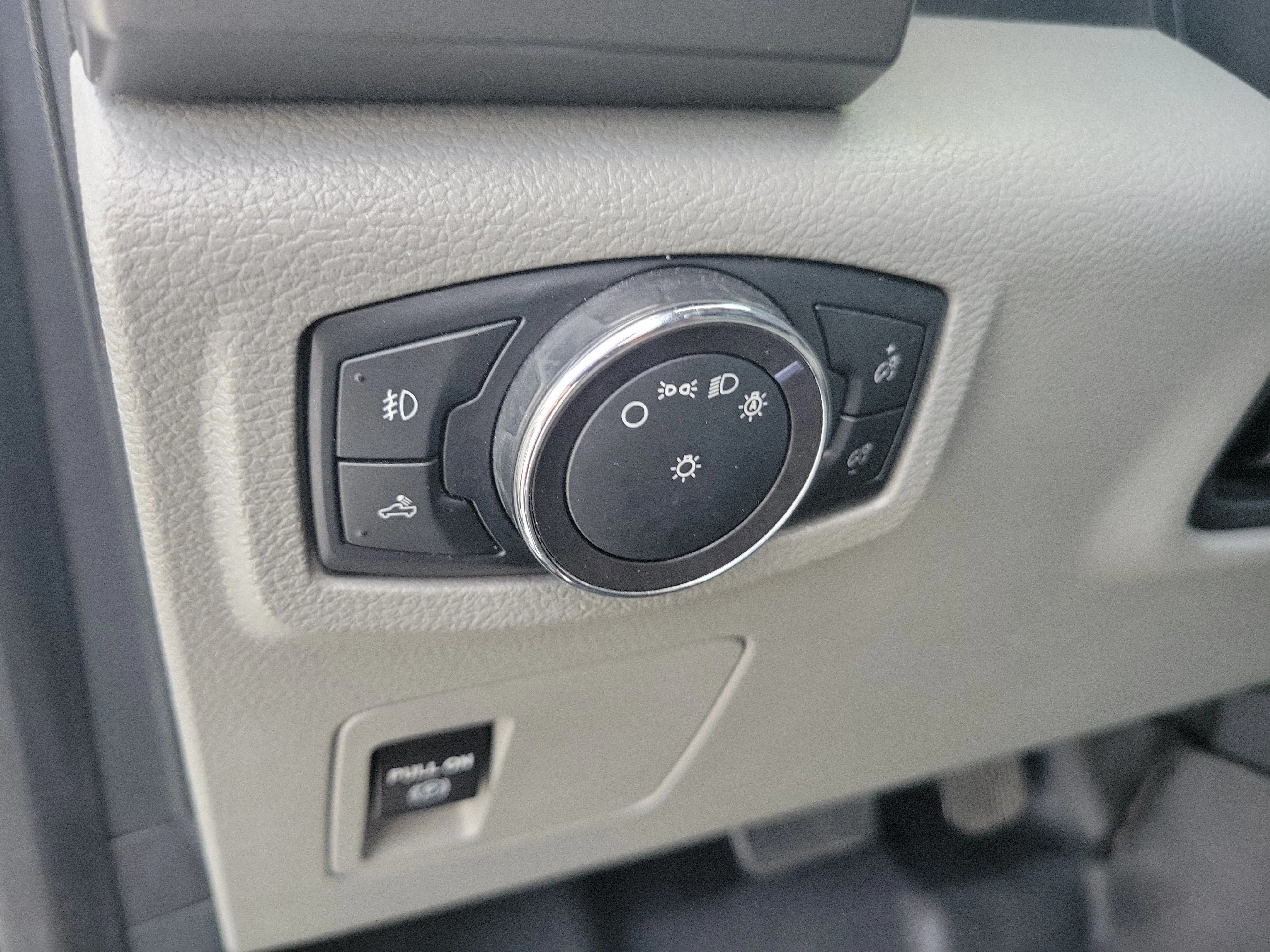 Used 2018 Ingot Silver Ford XLT image 19
