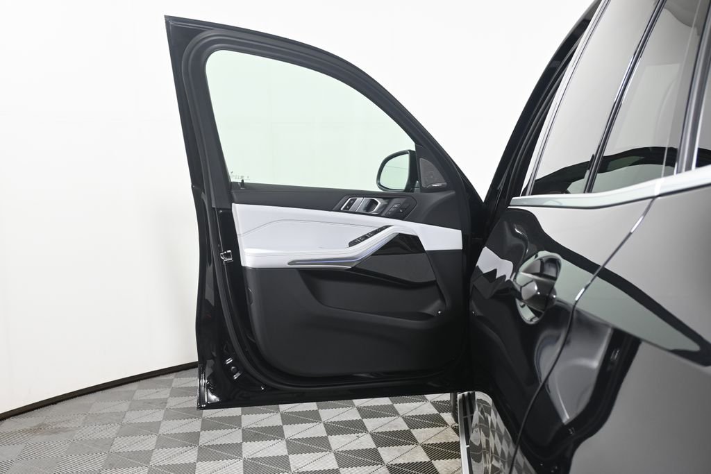 New 2026 Black Sapphire Metallic BMW xDrive50e image 26