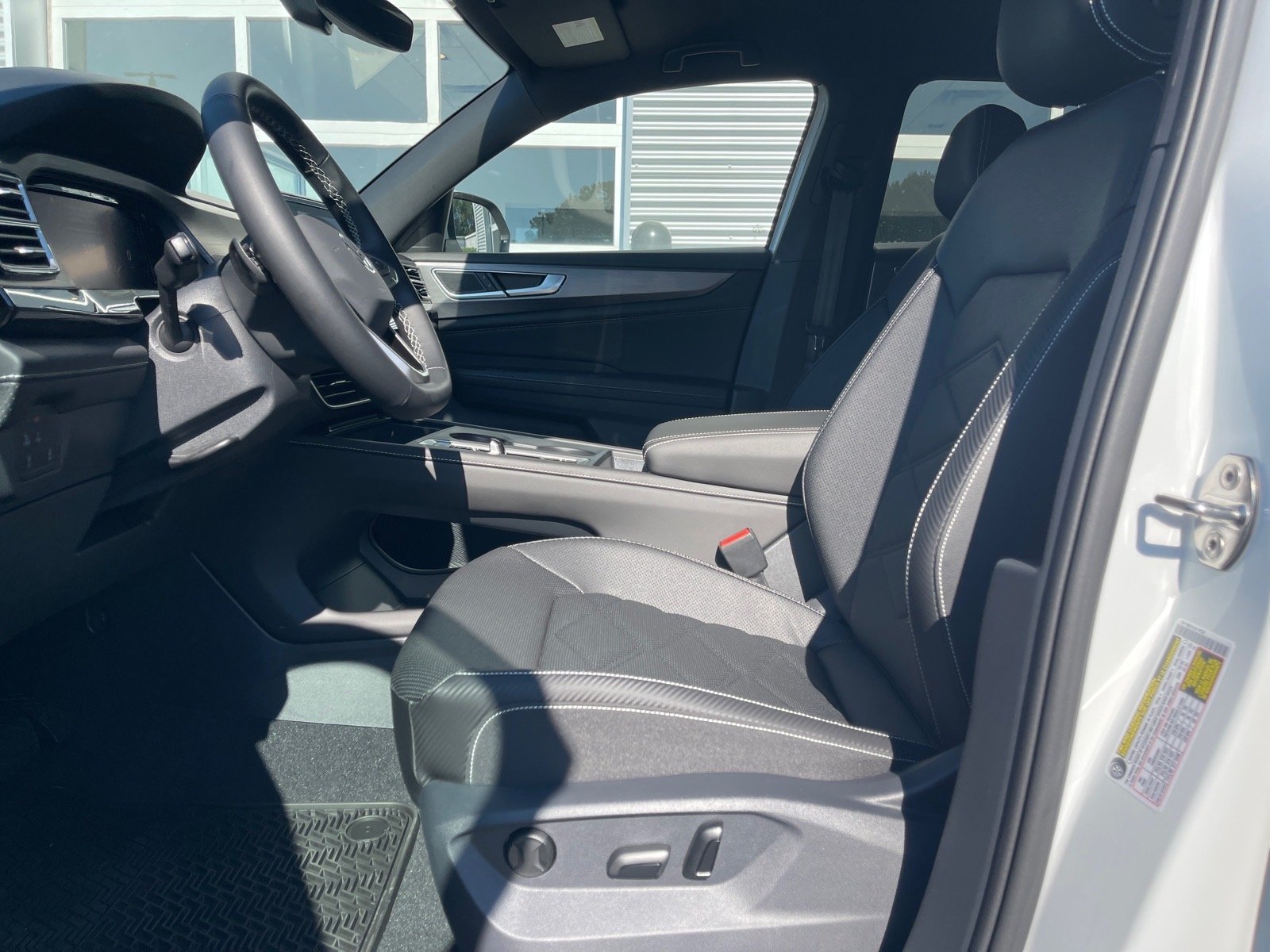 New 2026 Opal White Pearl Volkswagen SE image 10