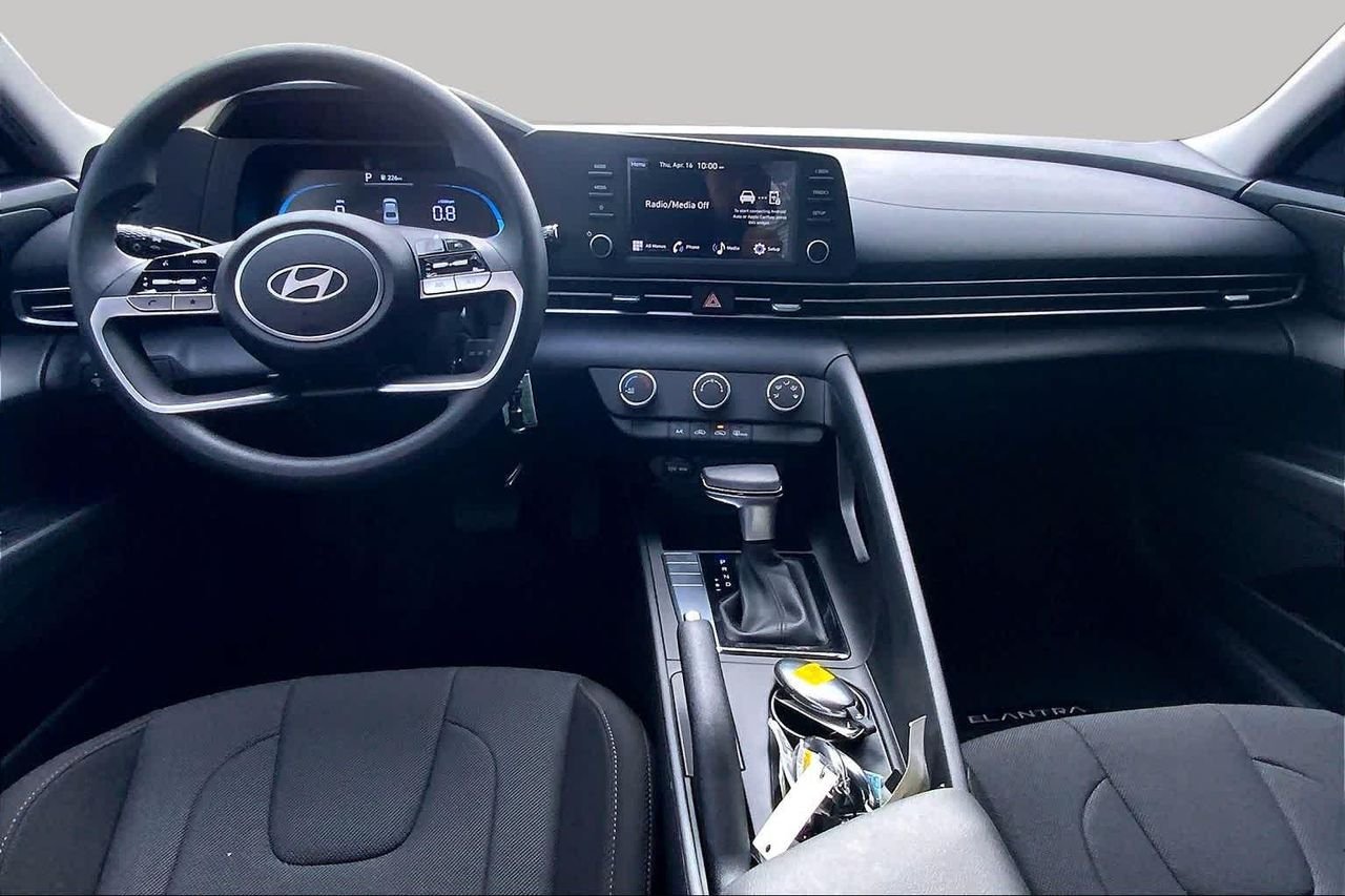 New 2026 Serenity White Hyundai SE image 5