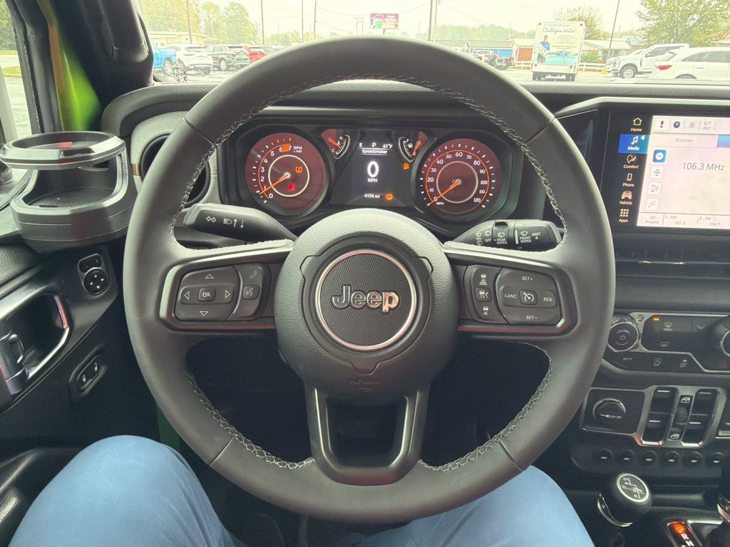 Used 2025 Green Jeep Sport S image 29