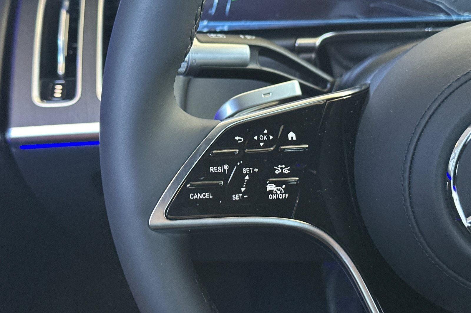 New 2025 Black Mercedes-Benz S 580e image 29