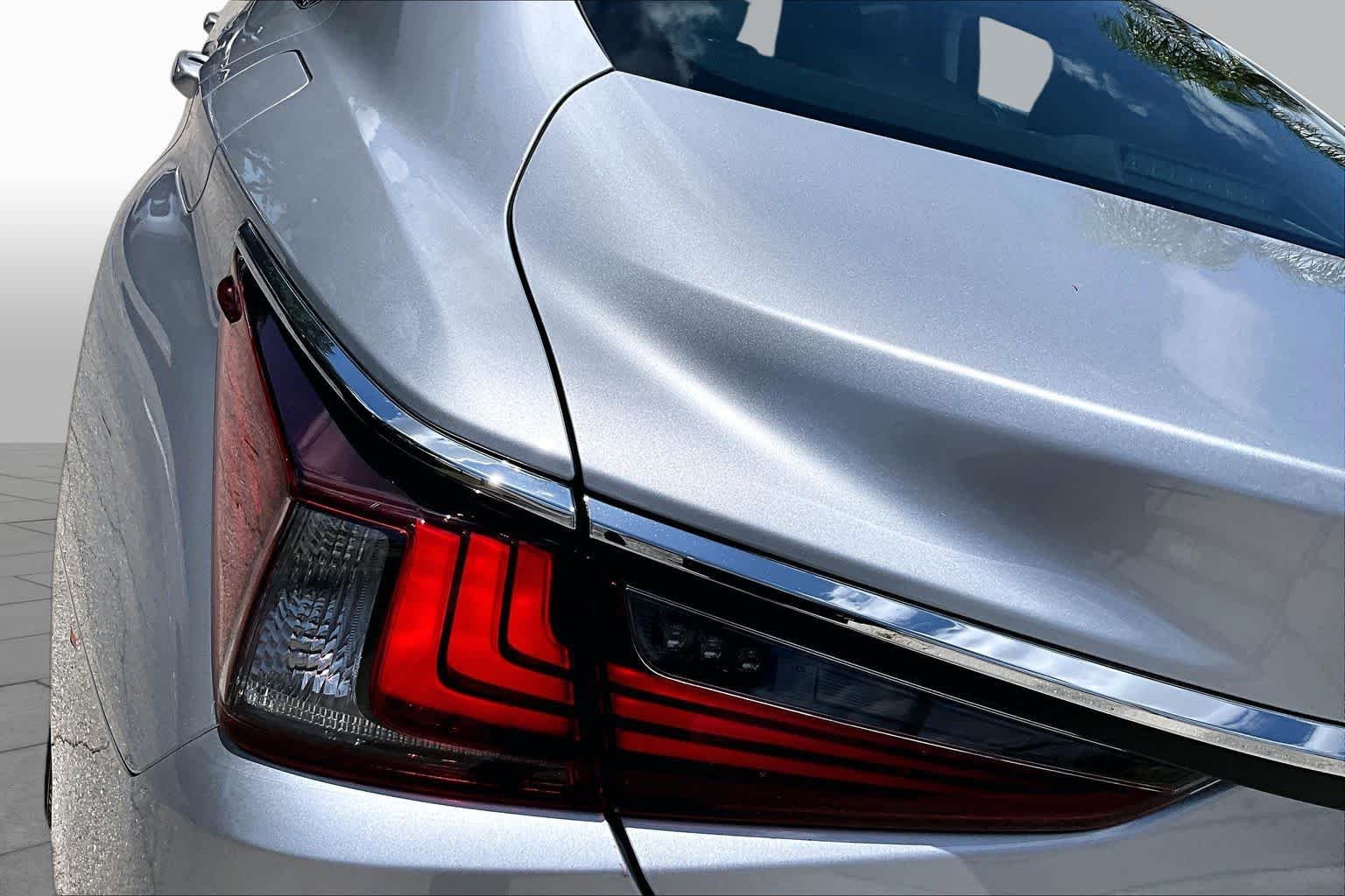 Used 2020 Silver Lining Metallic Lexus  image 29