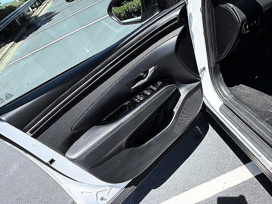 Used 2022 Quartz White Hyundai SEL image 7