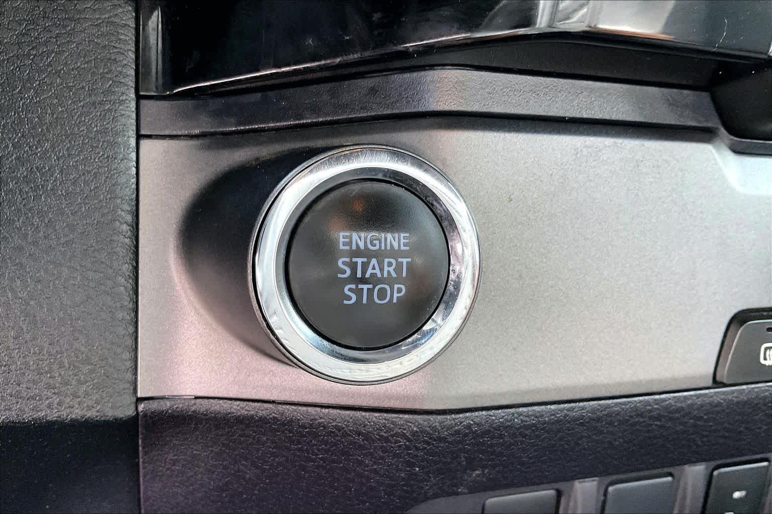 Used 2018  Toyota SR5 image 30